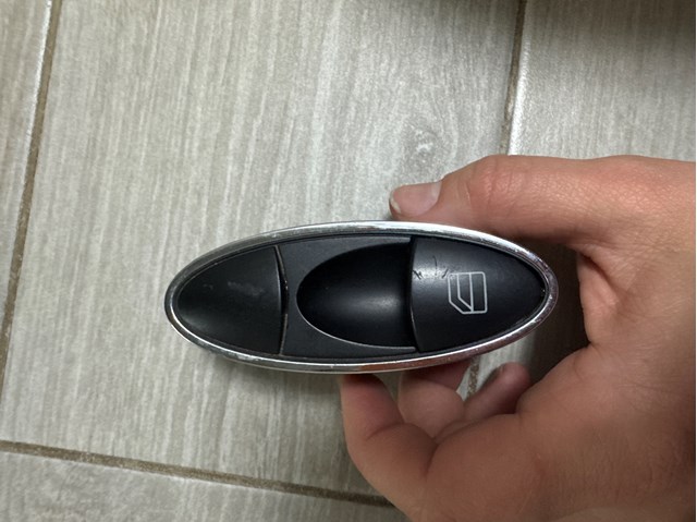 Кнопки переднего левого стеклоподъемника 2118218651 MERCEDES