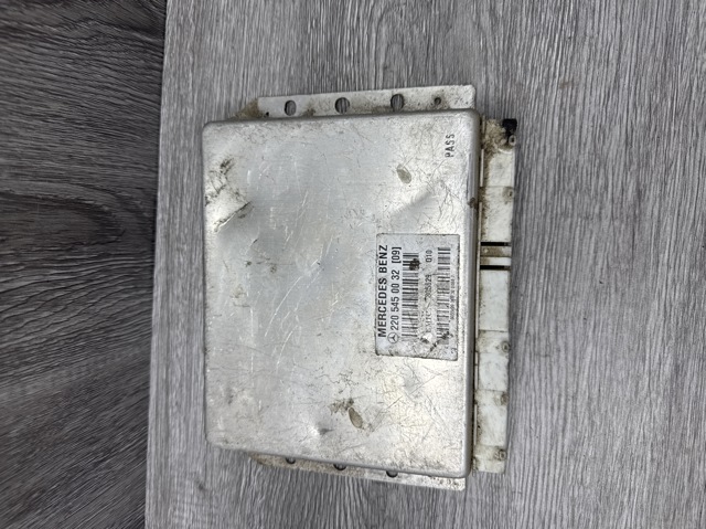 Блок управления пневмоподвеской 2205450032 MERCEDES