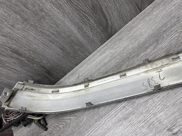 MERCEDES 2208851021 Накладка бампера заднего правая в наличии Львов