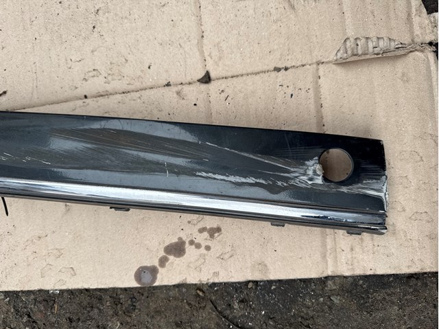 MERCEDES 2208851221 Накладка бампера заднего центральная в наличии Львов