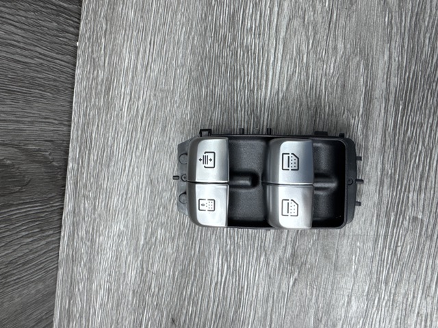 Кнопка включения мотора стеклоподъемника задняя правая 2229051505 MERCEDES