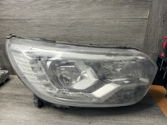 Фара правая 260105660R RENAULT