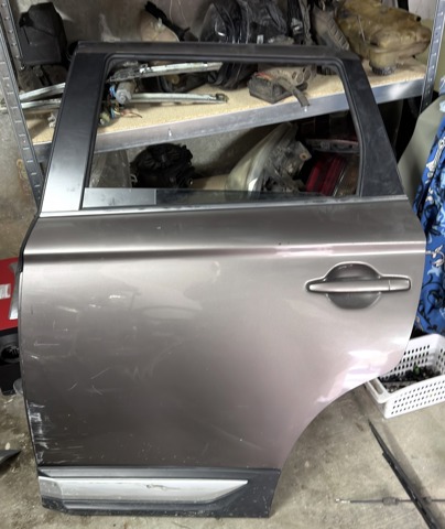 Задняя левая дверь 5730B559 MITSUBISHI