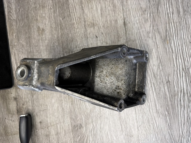 MERCEDES 6122230204 Кронштейн подушки (опоры) двигателя левой в наличии Днепр