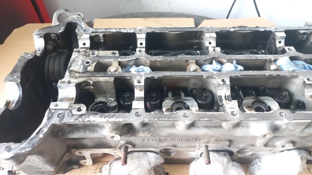 MERCEDES 6420163901 Головка блока цилиндров (ГБЦ) правая в наличии Ровно