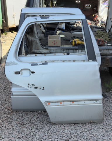 Задняя правая дверь A1637301605 MERCEDES
