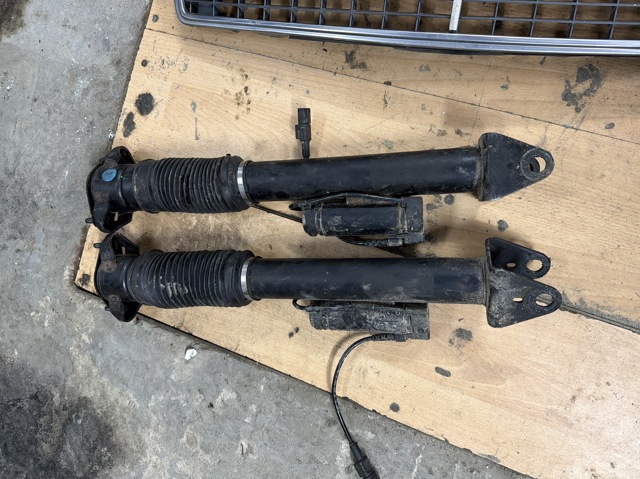 Амортизатор задней подвески A1663200930 MERCEDES