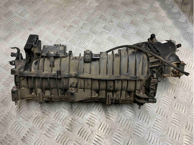 Впускной коллектор 11618506406 BMW