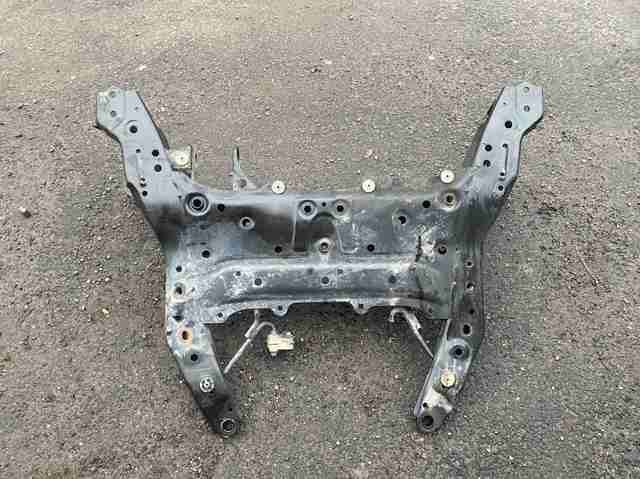 Балка передней подвески 31116872729 BMW