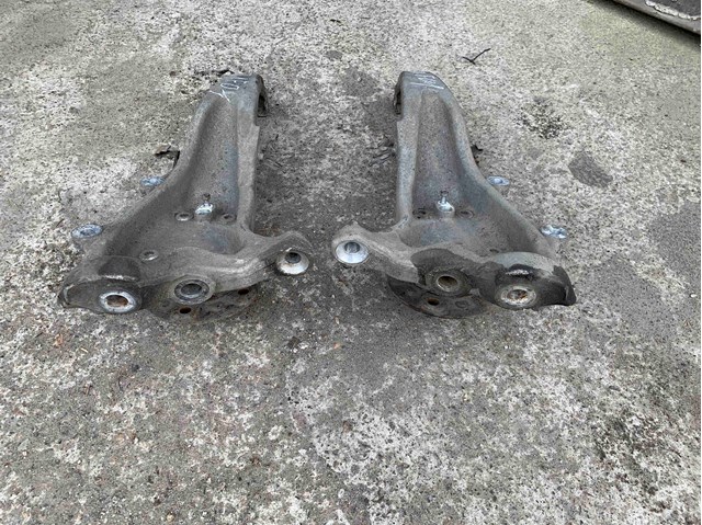Цапфа поворотного кулака 31216775767 BMW