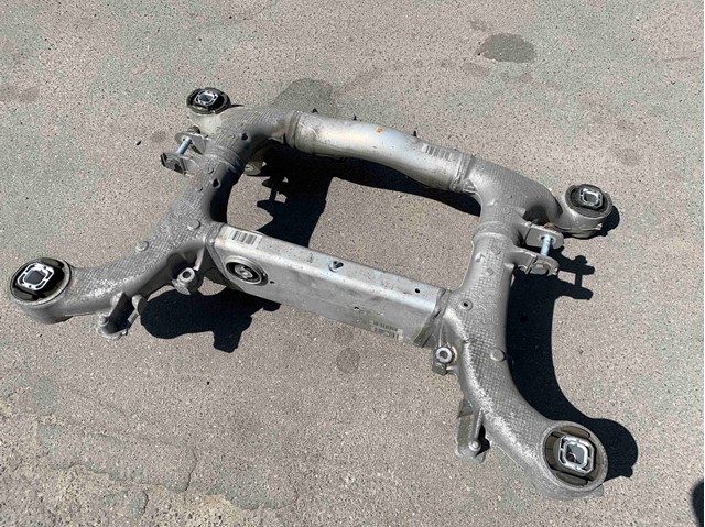 Поперечина задней подвески 33316799103 BMW