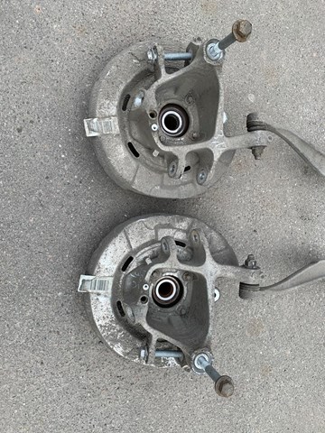 Цапфа правая 33326796498 BMW