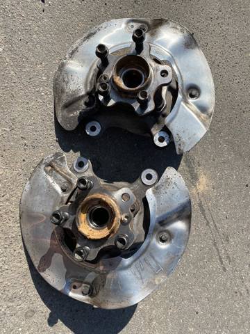 Ступица переднего колеса 33406899175 BMW