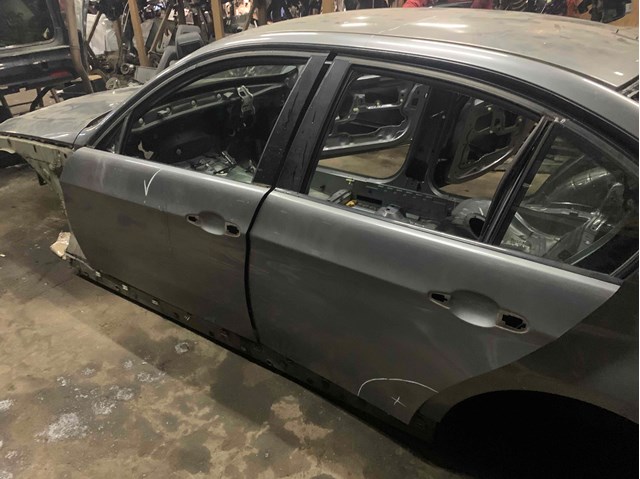 Двери 41515A2A385 BMW