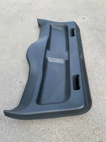 Пластик пятой двери LR006732 LAND ROVER