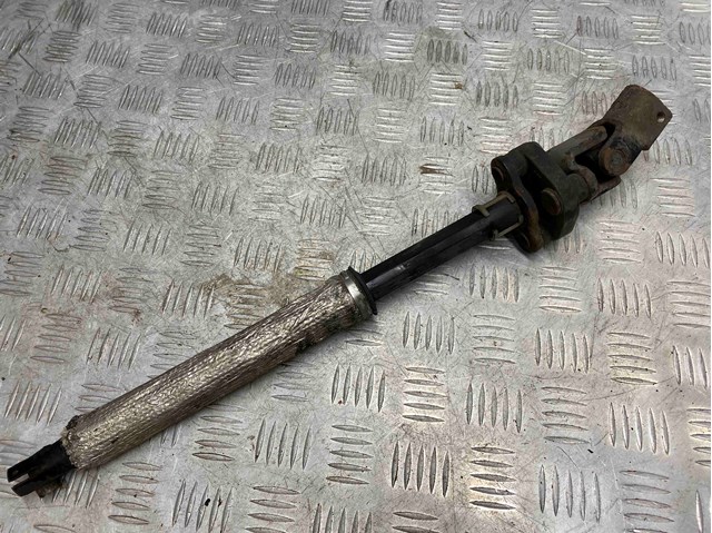Нижний вал рулевой колонки LR071146 LAND ROVER
