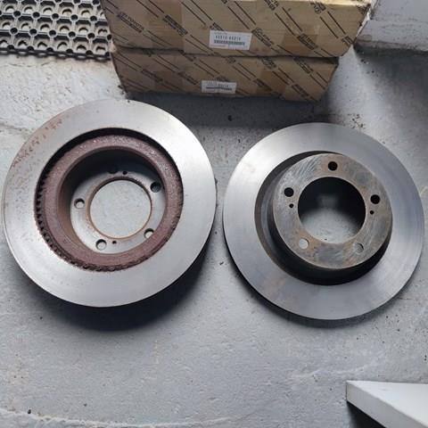 Передний тормозной диск 4351260210 TOYOTA