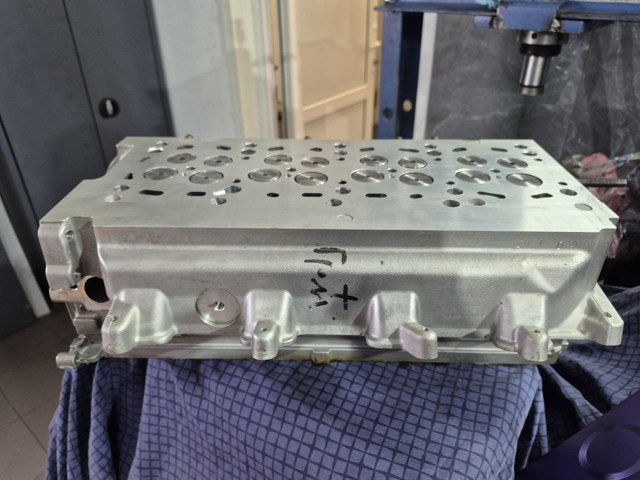 Головка двигателя 03L103351B VAG