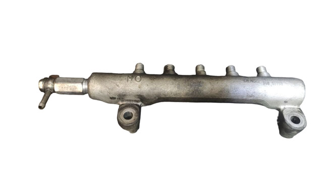 Рампа форсунок системы впрыска топлива 17520EB305 NISSAN