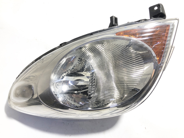 Фара передняя правая 260109U00A NISSAN