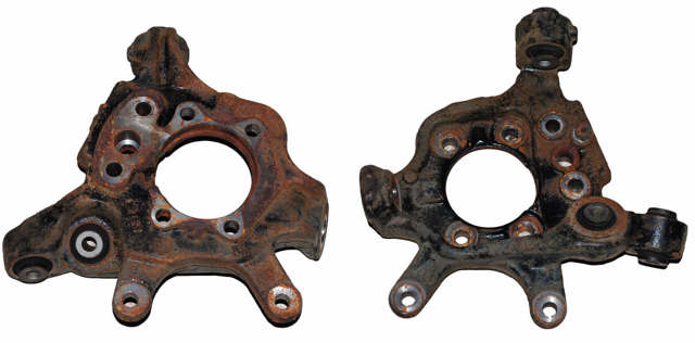 Цапфа поворотного кулака 43018CG000 NISSAN
