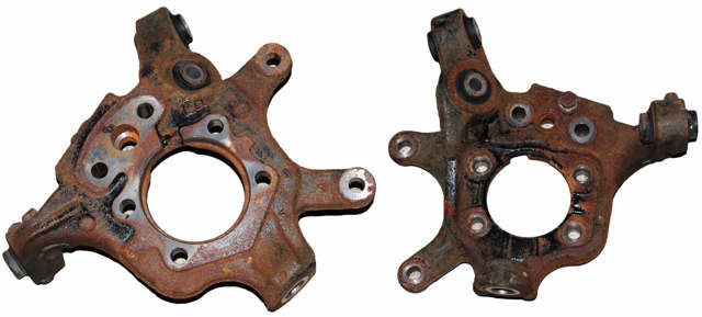 Кулак поворотный левый 43019CG000 NISSAN