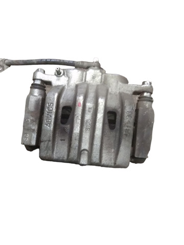 Суппорт тормозной передний правый 4773048200 TOYOTA