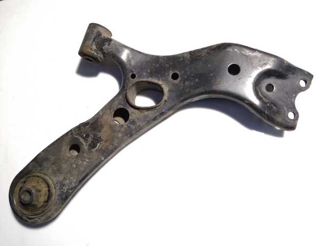 Передний нижний рычаг 480680R010 TOYOTA
