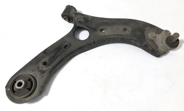 Передний нижний рычаг Киа Оптима 4