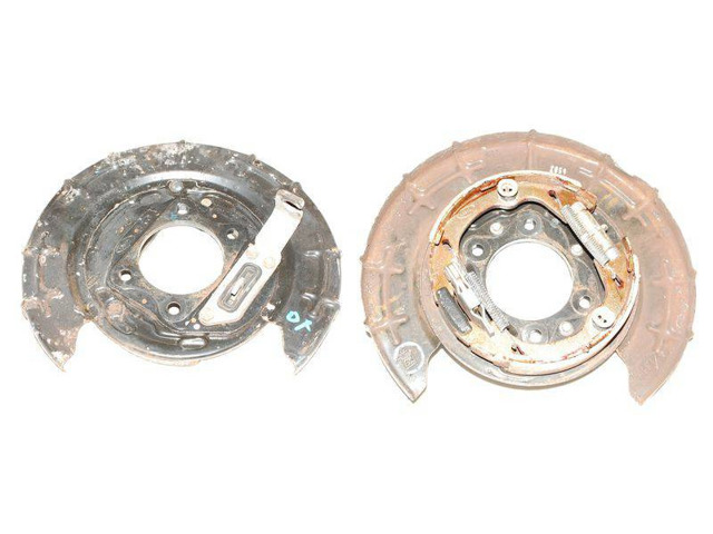 Кожух тормозного диска заднего правый 582701H000 HYUNDAI