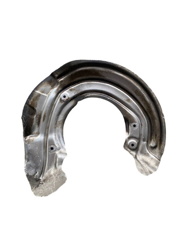 Кожух тормозного диска переднего правого 6872082 BMW