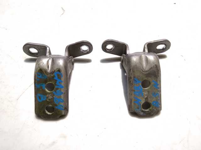 Петля передней двери левая 793102B010 HYUNDAI
