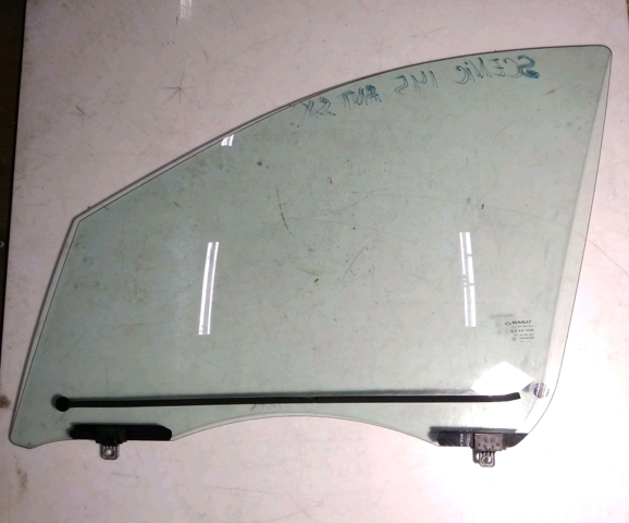 Стекло водительской двери 803010008R RENAULT