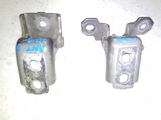 Петля передней двери 804200013R RENAULT