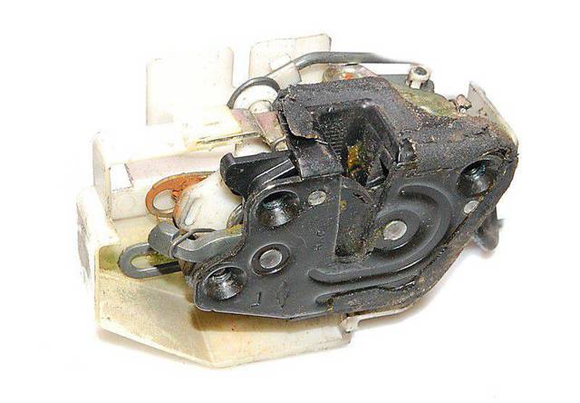 Внутренний дверной замок 8132038001 HYUNDAI