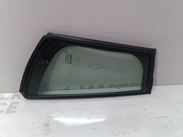 Задняя форточка правая 822205SF1A NISSAN