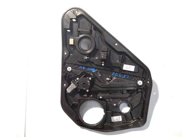 Мотор стеклоподъемника двери передней, правой 82460C1000 HYUNDAI