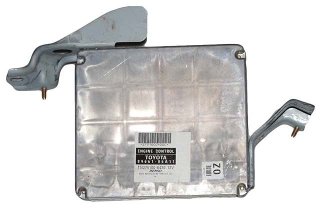Мозги двигателя 8966106A11 TOYOTA