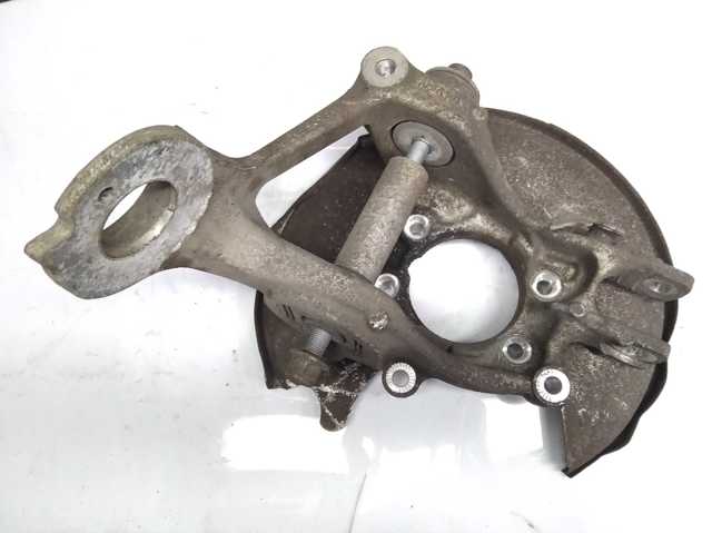 Кулак поворотный левый 8R0505435A VAG