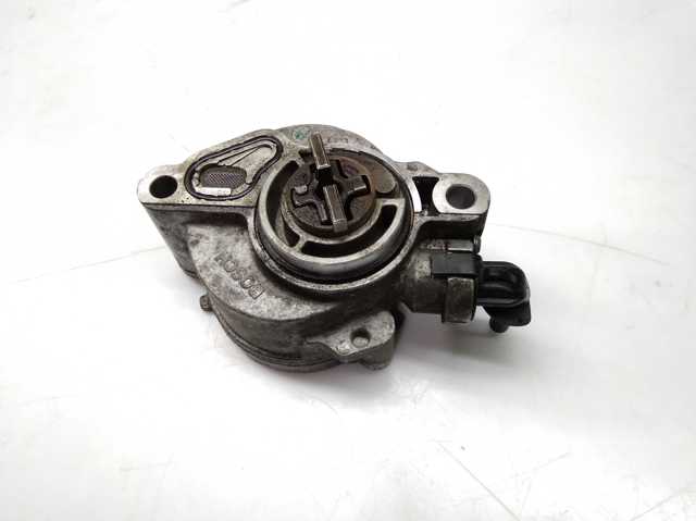 Механический вакуумный насос D1562C2 PEUGEOT