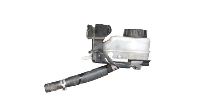 Бачок главного тормозного цилиндра EH1443550A MAZDA