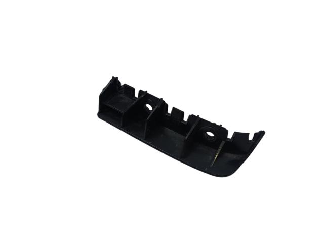 Правый кронштейн заднего бампера LR066744 LAND ROVER