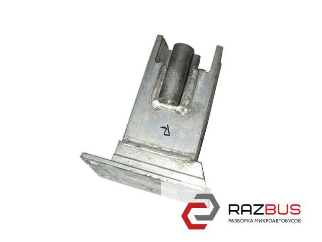 8R0807134 Кронштейн усилителя переднего бампера купить Чернигов