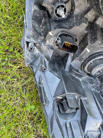 260105469R RENAULT Правая фара купить в Кривой Рог
