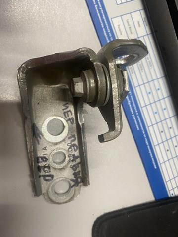 FR3Z6322800B Петля двери передней правой купить Винница
