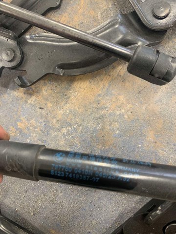 51237419387 BMW Амортизатор капота купить в Запорожье