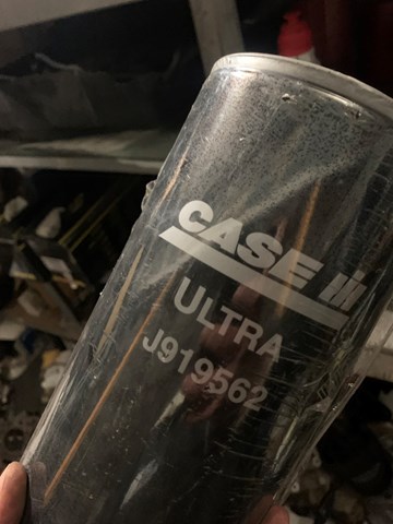 Фильтр масла J919562 CASE