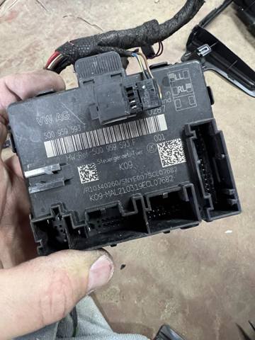Блок комфорта передней двери 5Q0959593F VAG