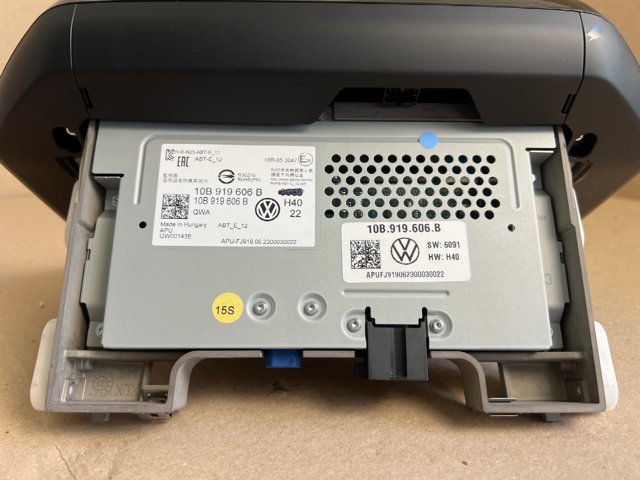 VAG 10B919606B Дисплей многофункциональный в наличии Кривой Рог