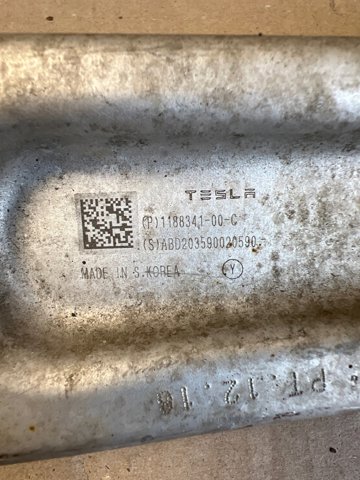 Рычаг передней подвески нижний, левый/правый 118834100C TESLA